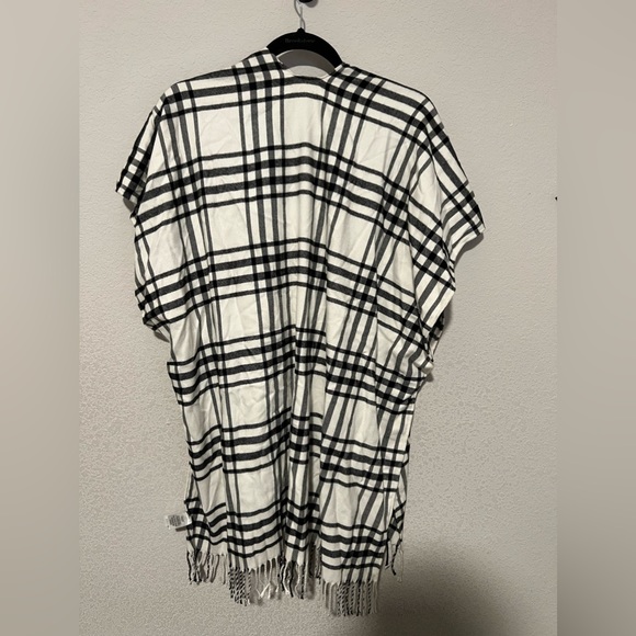 LOFT Buffalo patterned tunic sweater - Picture 3 of 3